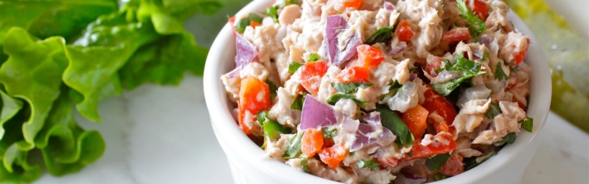 How to prepare tuna and onion salad